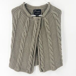 ✅NWOT PURE HANDKNIT CABLE KNIT SLIM FIT CAPE WITH SNAP CLOSURE TAUPE ONE SIZE
